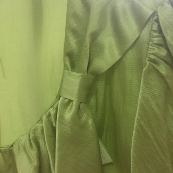 Size 16 silk and cotton blend blouse from Peter Nygard in lime green - Picture 4 of 8